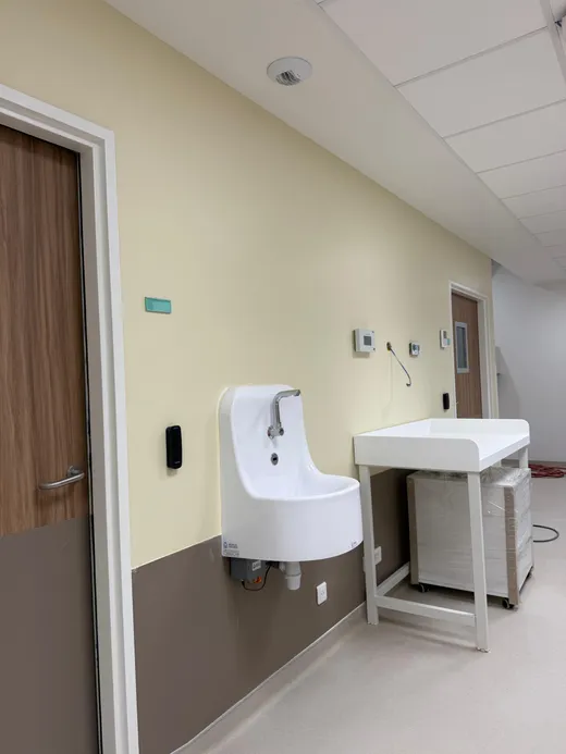 lavabo de soins hospitalier