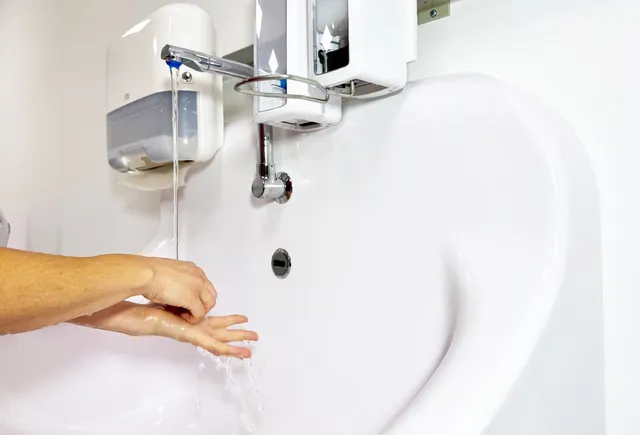 Lavage hygiénique des mains sur un lavabo médical Medical Process